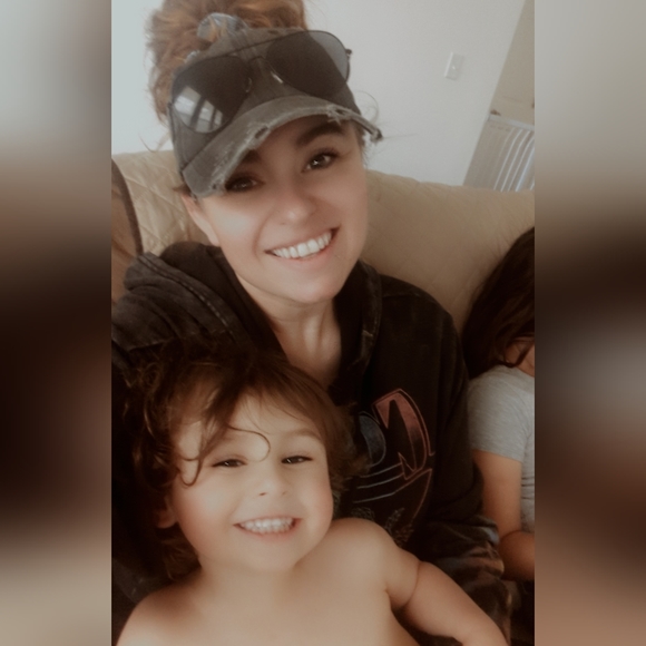 Meet your Posher, Chelsey - Picture 2 of 2